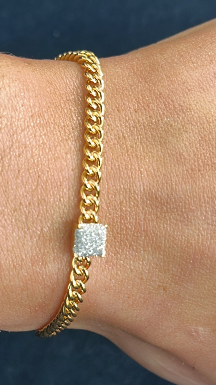 Rebecca Jolie Rebecca Jolie Diamond Dust Boxy Pendant Gold Curb Chain Bracelet Online